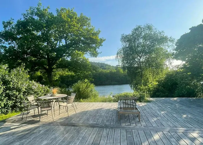 Lakeside In Scenic Virklund *